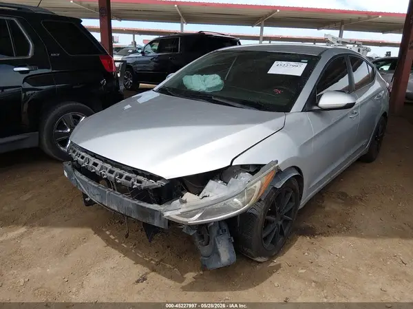 5NPD74LF2JH338993 2018 HYUNDAI ELANTRA - Image 2