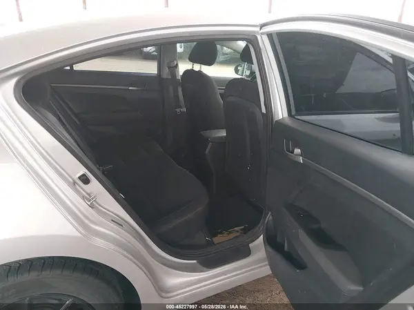 5NPD74LF2JH338993 2018 HYUNDAI ELANTRA - Image 8