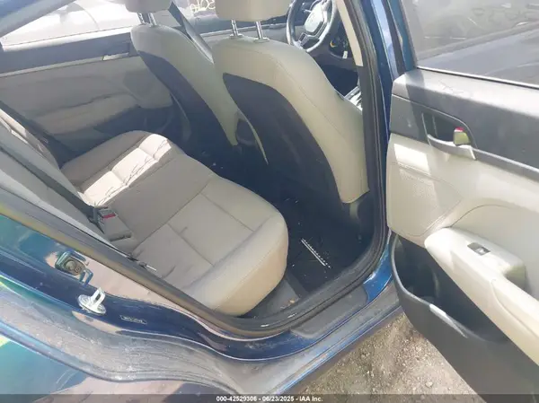 5NPD74LF2JH353039 2018 HYUNDAI ELANTRA - Image 8