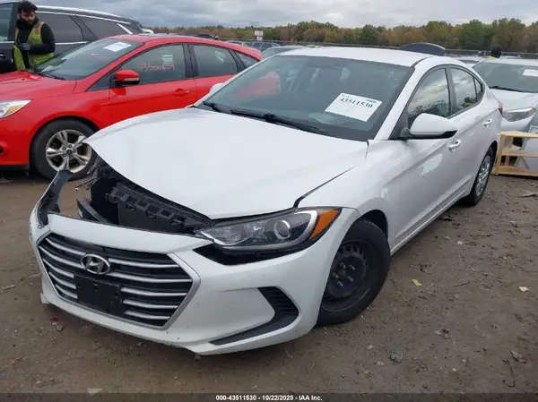 5NPD74LF2JH365062 2018 HYUNDAI ELANTRA - Image 2