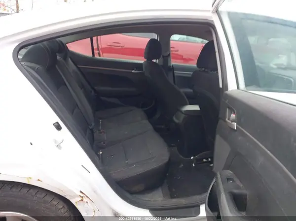 5NPD74LF2JH365062 2018 HYUNDAI ELANTRA - Image 8