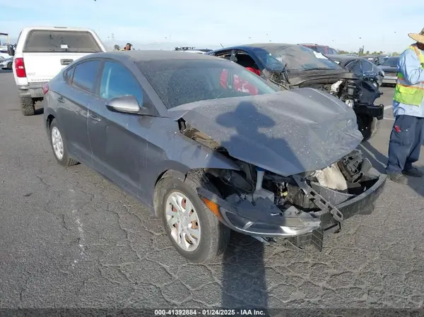 5NPD74LF2JH382850 2018 HYUNDAI ELANTRA - Image 1