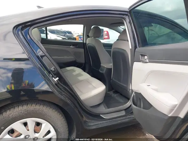 5NPD74LF2JH383464 2018 HYUNDAI ELANTRA - Image 8