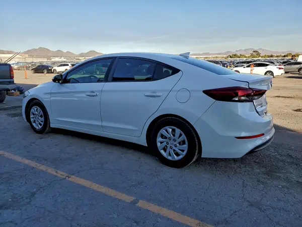 5NPD74LF2JH396814 2018 HYUNDAI ELANTRA - Image 2