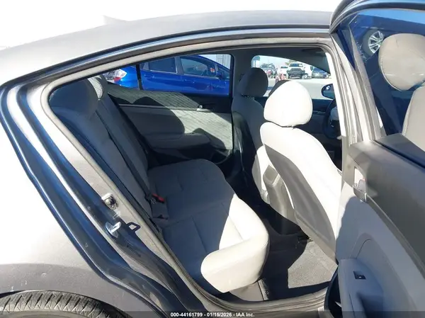5NPD74LF2JH399535 2018 HYUNDAI ELANTRA - Image 8