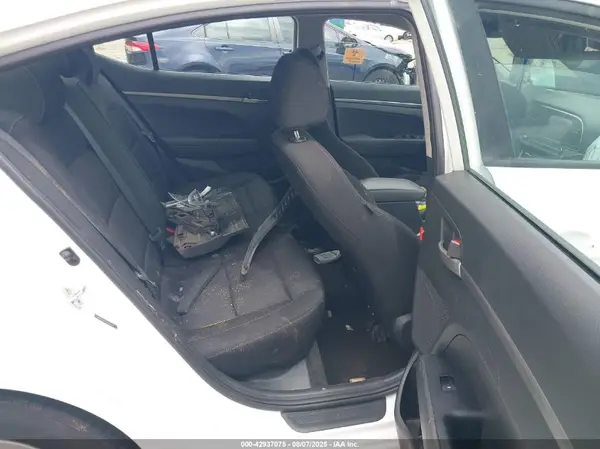 5NPD74LF2JH401414 2018 HYUNDAI ELANTRA - Image 8
