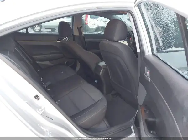 5NPD74LF2JH402305 2018 HYUNDAI ELANTRA - Image 8