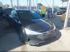5NPD74LF2KH405562 2019 HYUNDAI ELANTRA