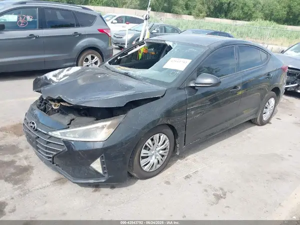 5NPD74LF2KH417565 2019 HYUNDAI ELANTRA - Image 2