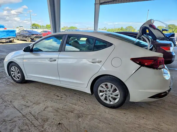 5NPD74LF2KH439517 2019 HYUNDAI ELANTRA - Image 2
