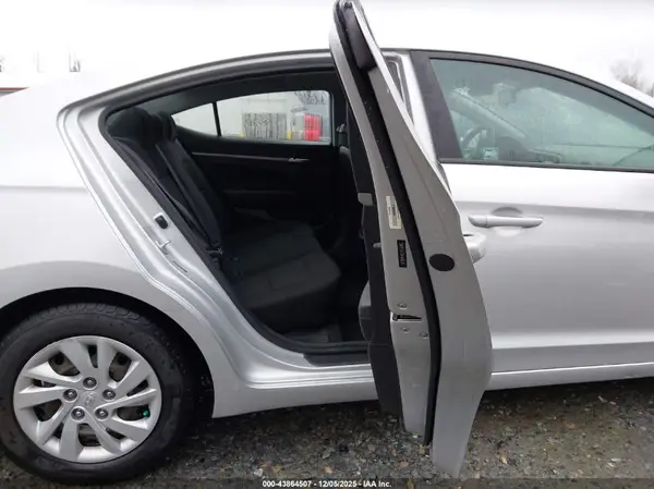 5NPD74LF2KH443678 2019 HYUNDAI ELANTRA - Image 8