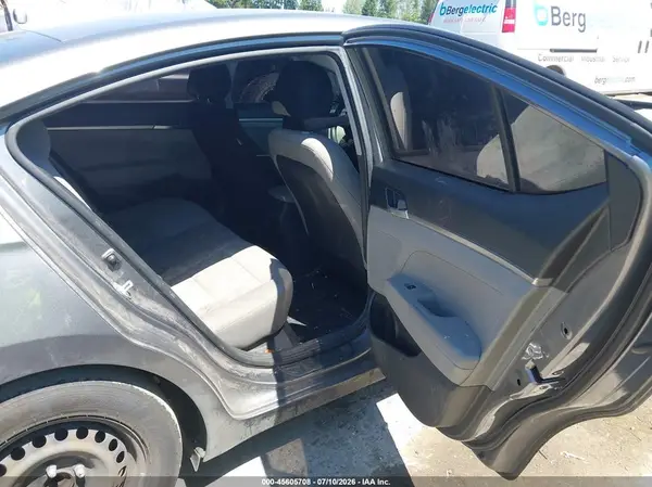 5NPD74LF2KH482545 2019 HYUNDAI ELANTRA - Image 8