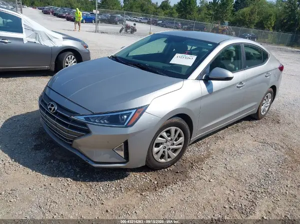 5NPD74LF2LH560923 2020 HYUNDAI ELANTRA - Image 2