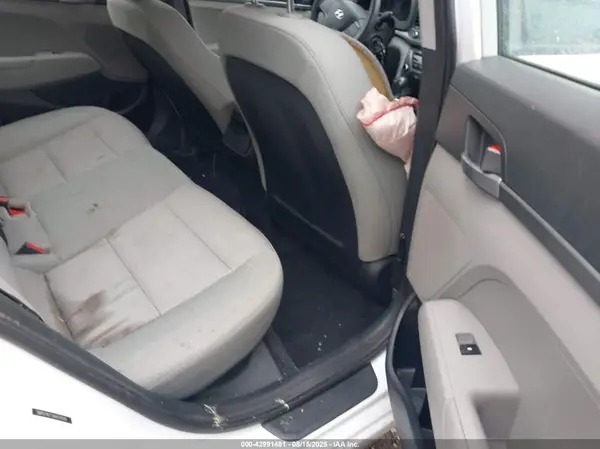 5NPD74LF3HH070160 2017 HYUNDAI ELANTRA - Image 8