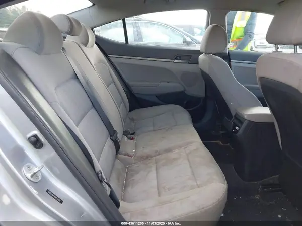 5NPD74LF3HH127330 2017 HYUNDAI ELANTRA - Image 8
