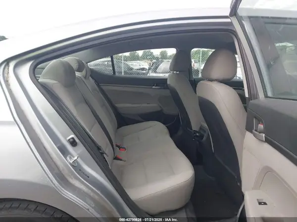 5NPD74LF3HH137176 2017 HYUNDAI ELANTRA - Image 8