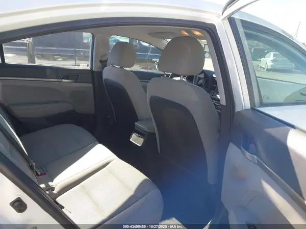 5NPD74LF3HH139171 2017 HYUNDAI ELANTRA - Image 8