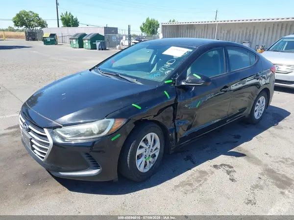5NPD74LF3HH153216 2017 HYUNDAI ELANTRA - Image 2