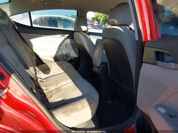 5NPD74LF3HH183140 2017 HYUNDAI ELANTRA - Image 8