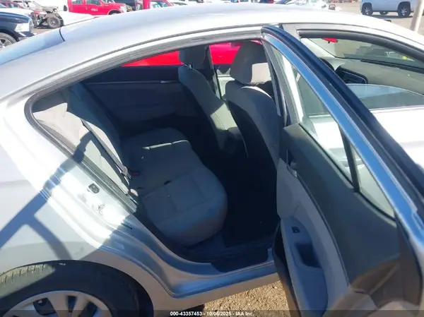 5NPD74LF3HH200650 2017 HYUNDAI ELANTRA - Image 8