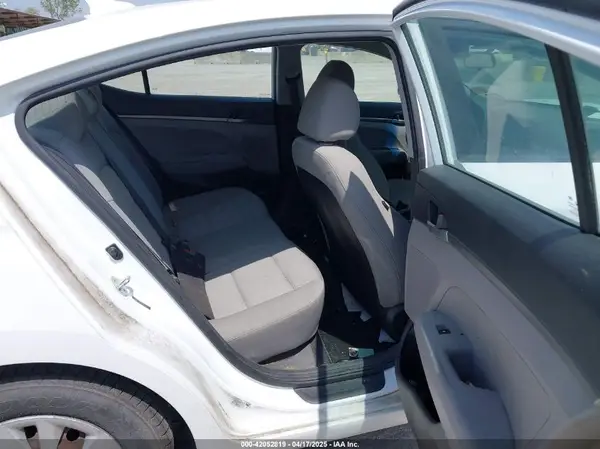 5NPD74LF3HH201331 2017 HYUNDAI ELANTRA - Image 8