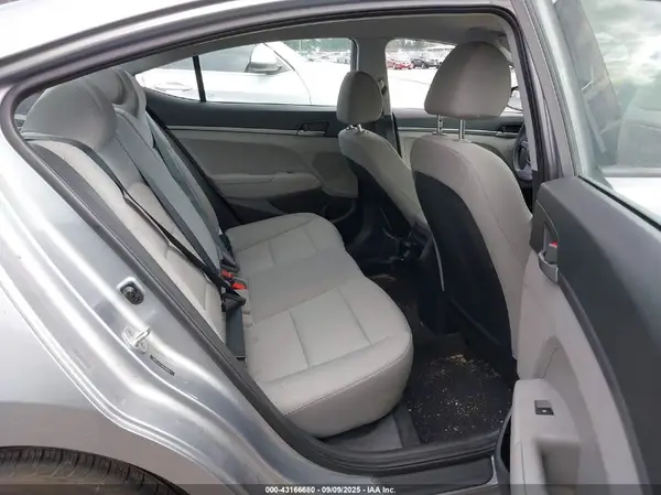 5NPD74LF3HH208263 2017 HYUNDAI ELANTRA - Image 8
