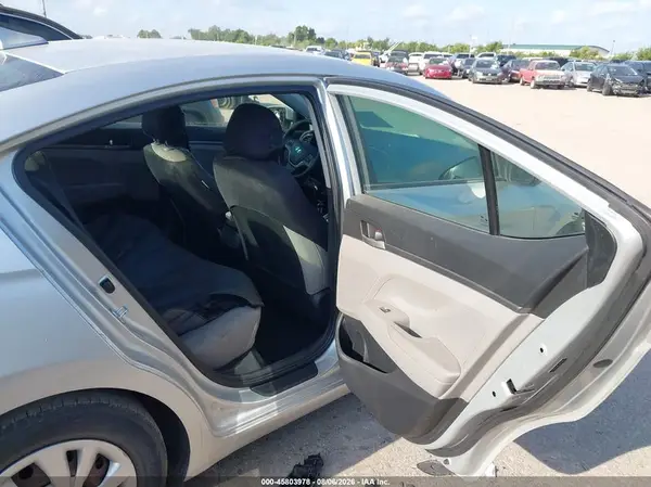 5NPD74LF3HH209607 2017 HYUNDAI ELANTRA - Image 8