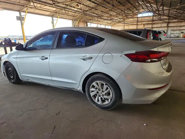5NPD74LF3JH219155 2018 HYUNDAI ELANTRA - Image 2