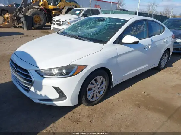 5NPD74LF3JH222945 2018 HYUNDAI ELANTRA - Image 2