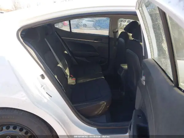 5NPD74LF3JH222945 2018 HYUNDAI ELANTRA - Image 8