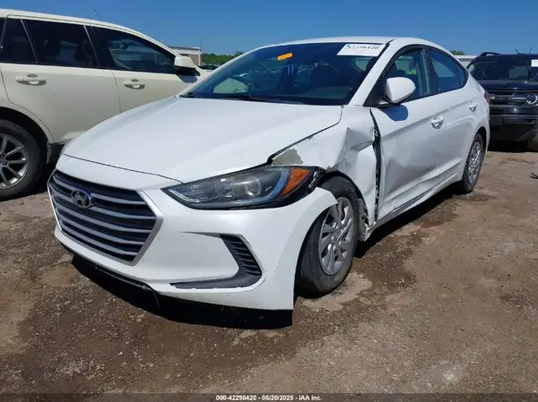 5NPD74LF3JH261230 2018 HYUNDAI ELANTRA - Image 2