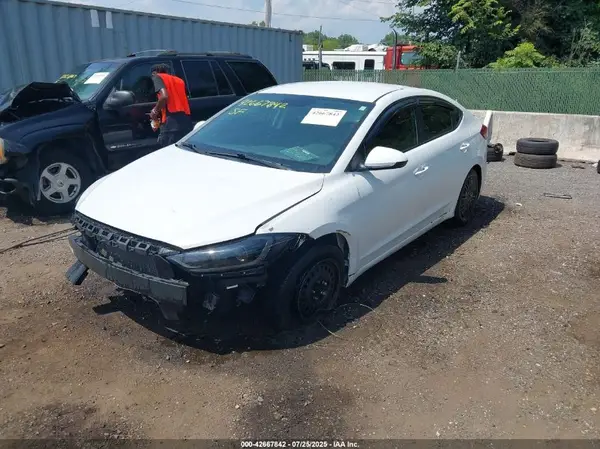 5NPD74LF3JH271028 2018 HYUNDAI ELANTRA - Image 2