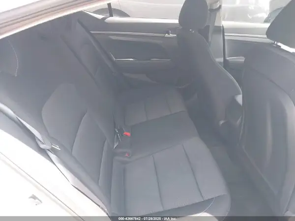 5NPD74LF3JH271028 2018 HYUNDAI ELANTRA - Image 8