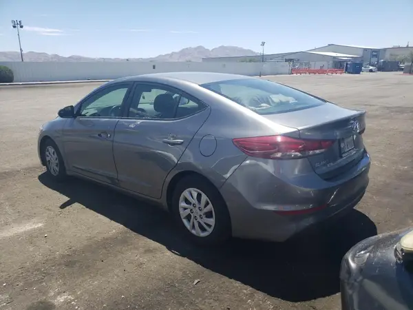 5NPD74LF3JH272809 2018 HYUNDAI ELANTRA - Image 2