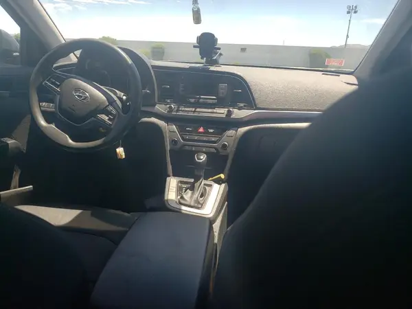 5NPD74LF3JH272809 2018 HYUNDAI ELANTRA - Image 8