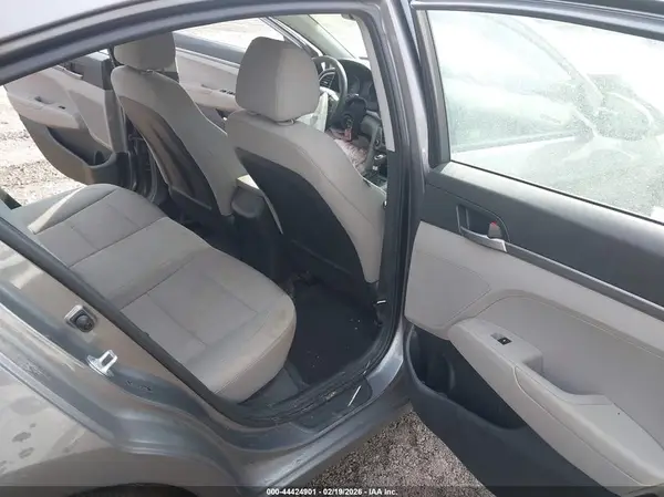 5NPD74LF3JH274558 2018 HYUNDAI ELANTRA - Image 8