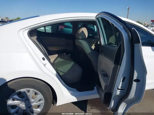 5NPD74LF3JH276147 2018 HYUNDAI ELANTRA - Image 8