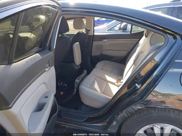 5NPD74LF3JH279100 2018 HYUNDAI ELANTRA - Image 8