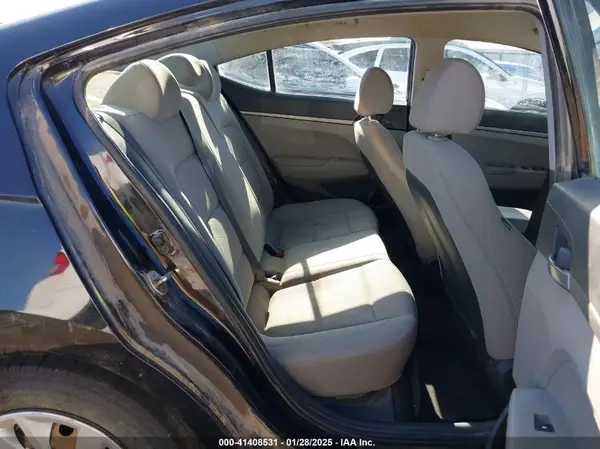 5NPD74LF3JH288024 2018 HYUNDAI ELANTRA - Image 8