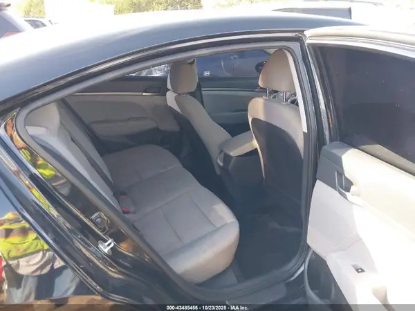 5NPD74LF3JH289433 2018 HYUNDAI ELANTRA - Image 8