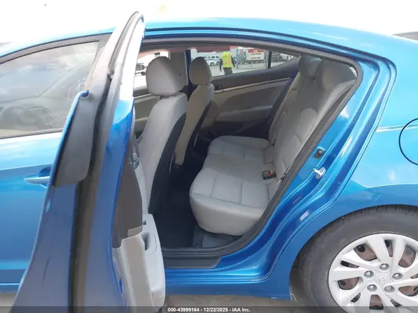 5NPD74LF3JH303279 2018 HYUNDAI ELANTRA - Image 8