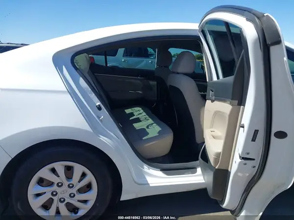 5NPD74LF3JH320051 2018 HYUNDAI ELANTRA - Image 8