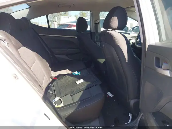 5NPD74LF3JH325461 2018 HYUNDAI ELANTRA - Image 8