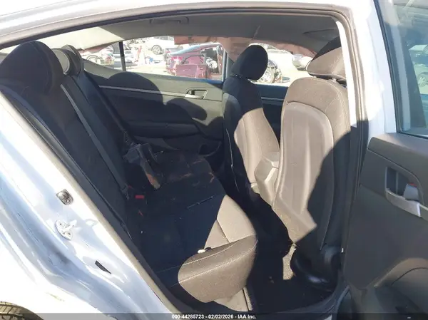 5NPD74LF3JH330627 2018 HYUNDAI ELANTRA - Image 8
