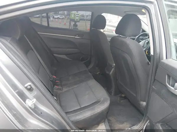5NPD74LF3JH343961 2018 HYUNDAI ELANTRA - Image 8