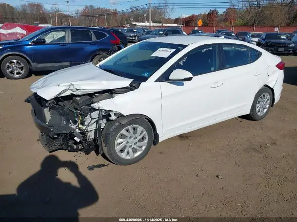 5NPD74LF3JH388768 2018 HYUNDAI ELANTRA - Image 2