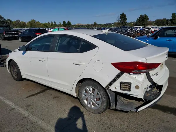 5NPD74LF3JH389578 2018 HYUNDAI ELANTRA - Image 2