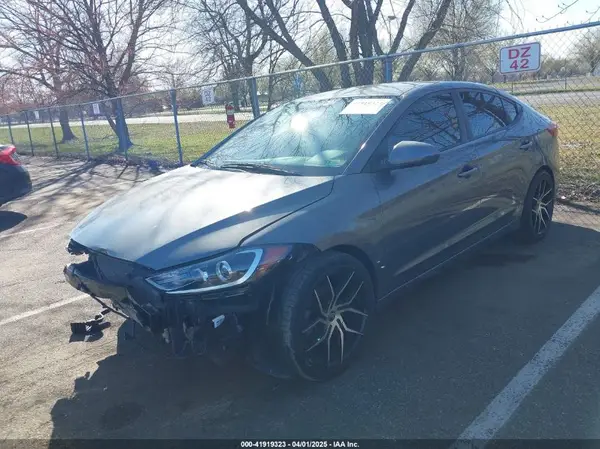 5NPD74LF3JH390701 2018 HYUNDAI ELANTRA - Image 2