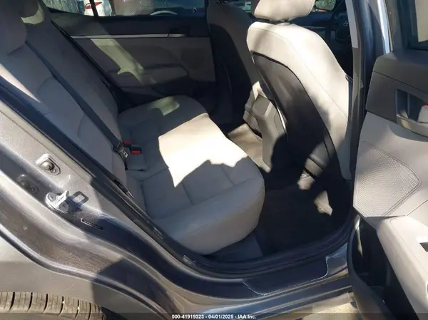 5NPD74LF3JH390701 2018 HYUNDAI ELANTRA - Image 8