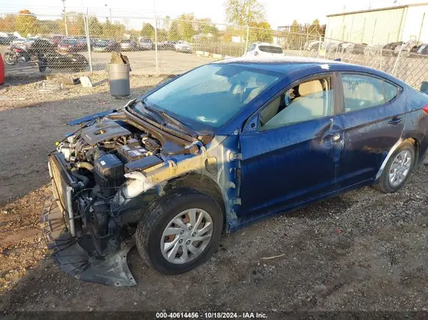 5NPD74LF3JH392058 2018 HYUNDAI ELANTRA - Image 2